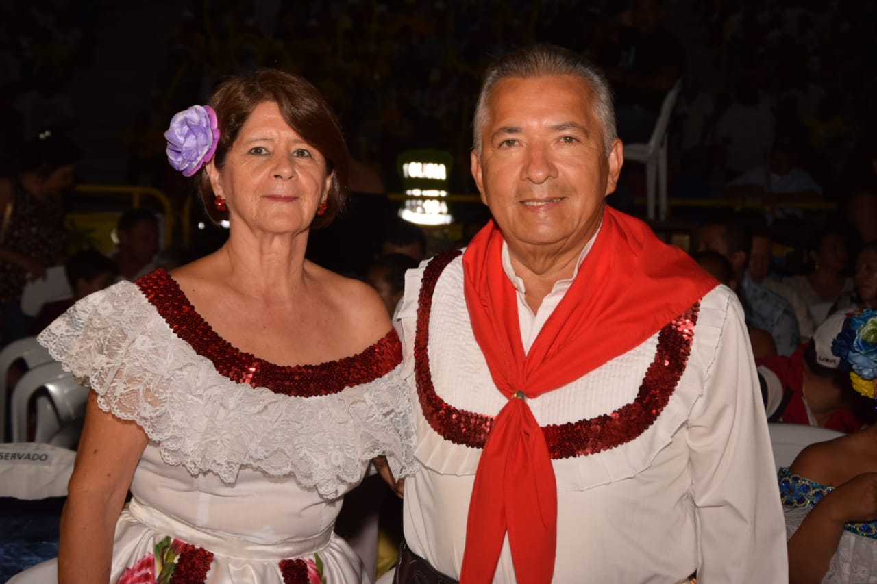 Ninosca Olaya y Julio Enrique Ortiz Cuenca, exgobernador del Huila.